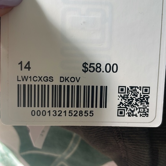 lululemon LA front cut-out crop tank top - Picture 6 of 6